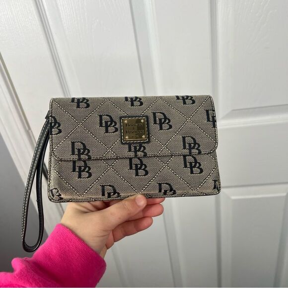 Dooney & Bourke Maxi Quilt Milly Wristlet NWOT $118 MSRP